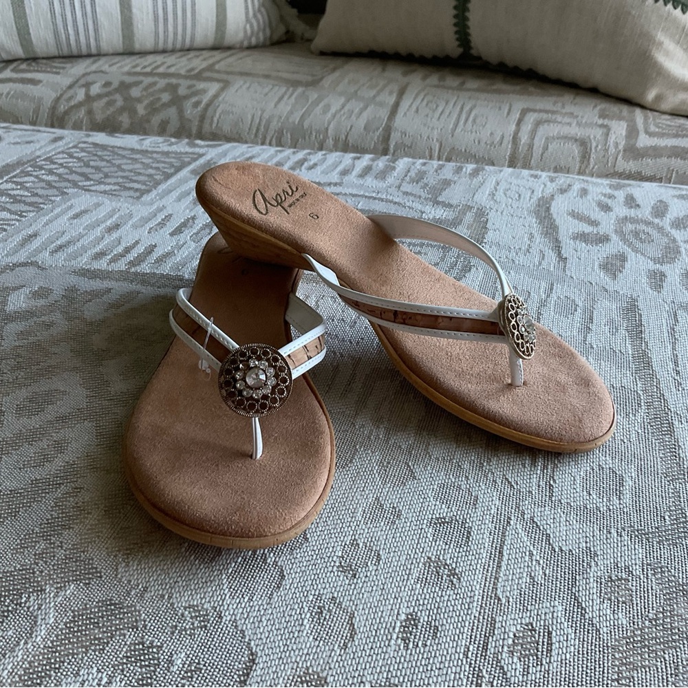 BRAND NEW Apri Cork Wedge Flip Flops 🩴
